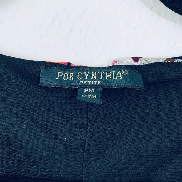 For Cynthia Petite Floral Rouched Top Sz PM MBQ - Picture 3 of 4